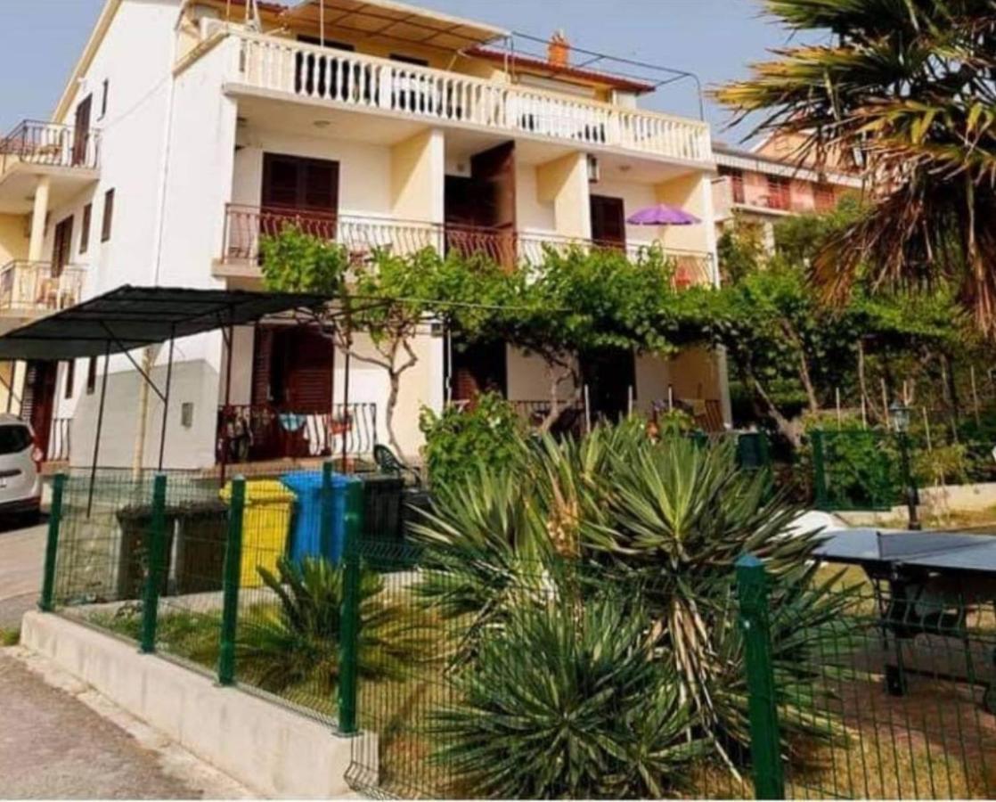Apartman Petra S Pogledom Na More Banjol ภายนอก รูปภาพ