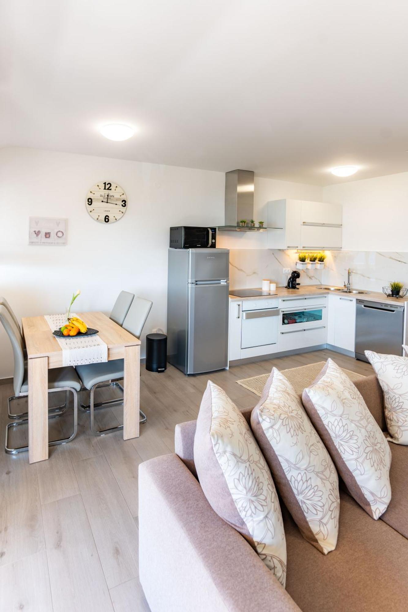 Apartman Petra S Pogledom Na More Banjol ภายนอก รูปภาพ