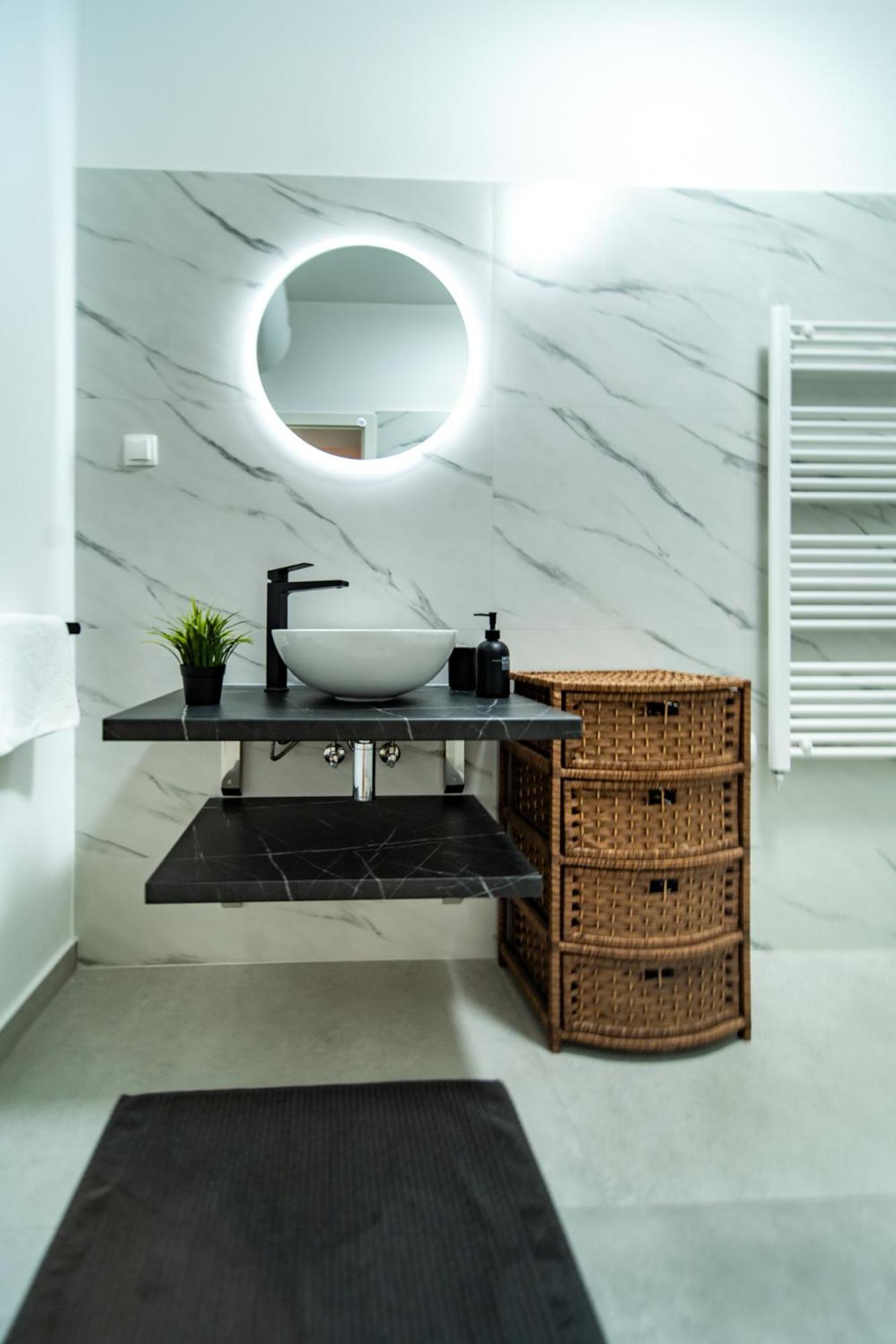 Apartman Petra S Pogledom Na More Banjol ภายนอก รูปภาพ