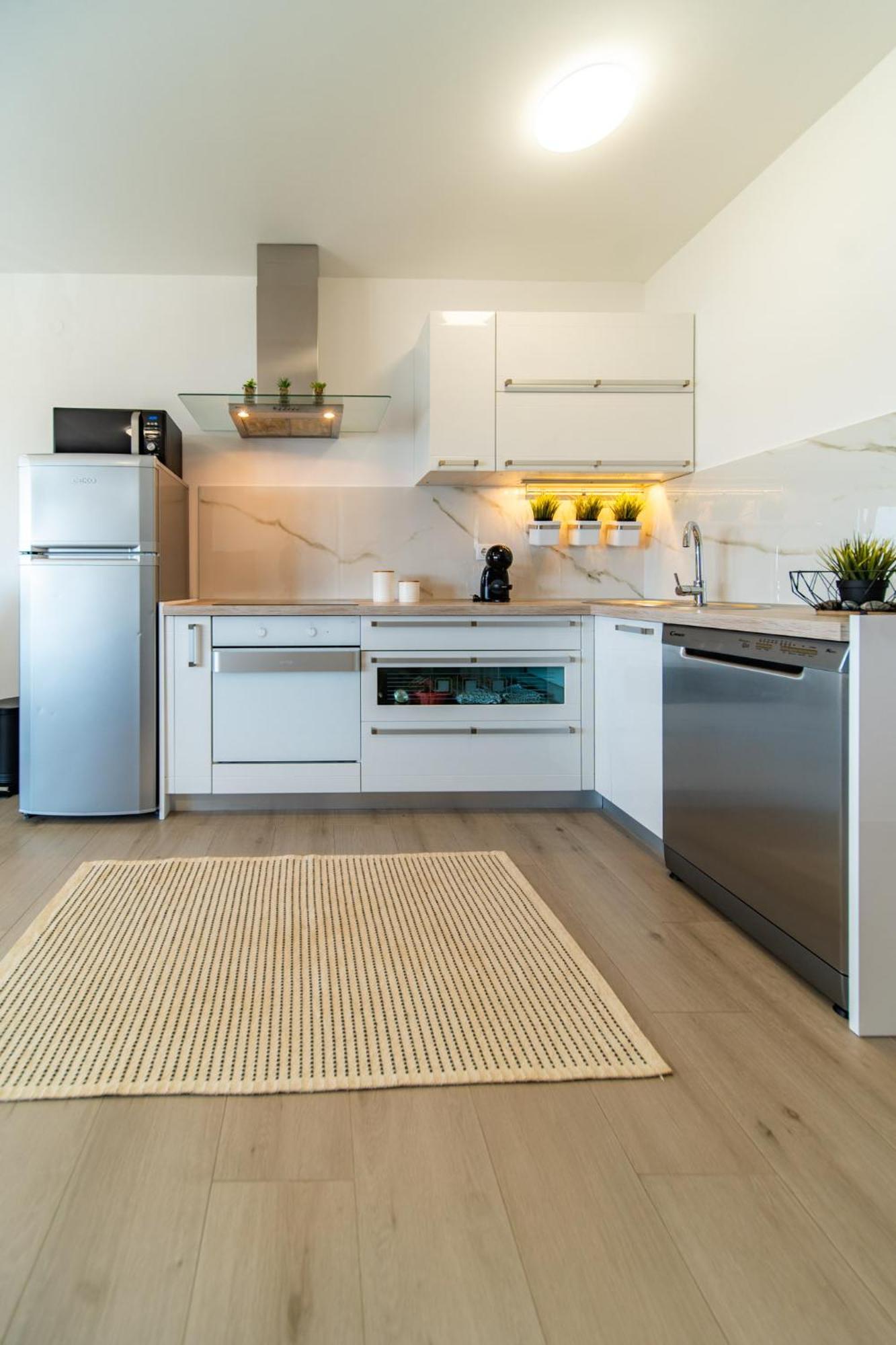 Apartman Petra S Pogledom Na More Banjol ภายนอก รูปภาพ